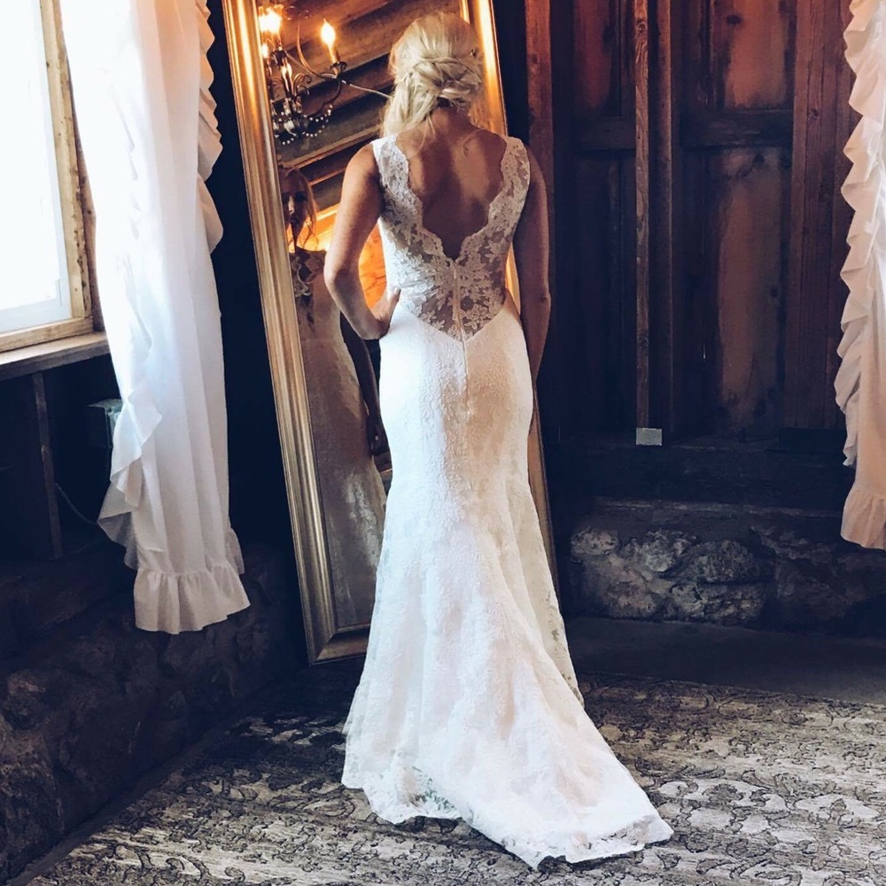 Monique Lhuillier size 8 wedding dress.